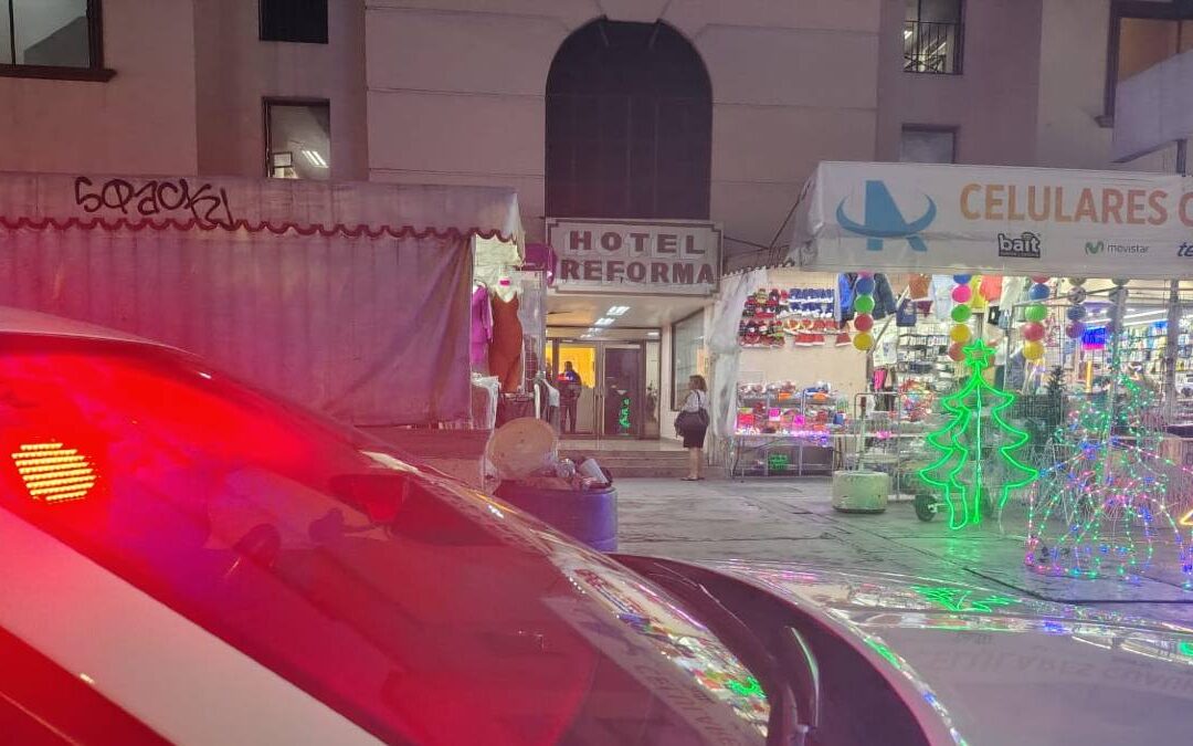 Descubren un hombre muerto en hotel del Centro de Monterrey; autoridades investigan las causas