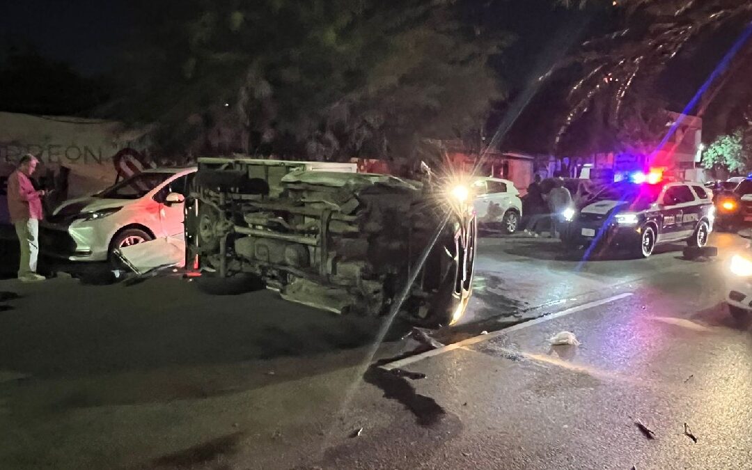 Accidente de Tráfico en Torreón: Conductor Pierde el Control y Vuelca Cuatro Autos