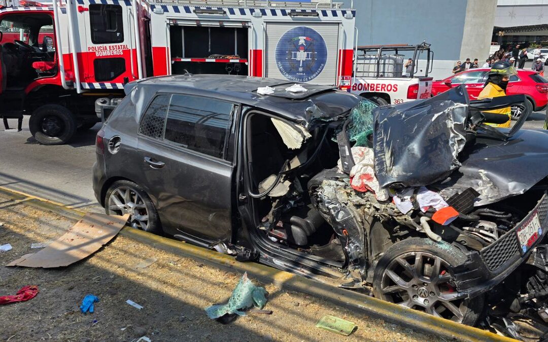 Mujer atropellada en Plaza Vía San Ángel tras una megacarambola en Vía Atlixcáyotl, Puebla