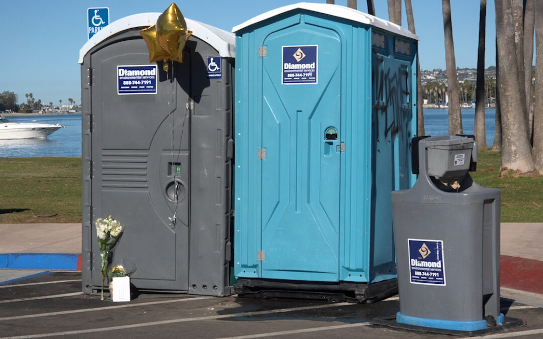 Investigan la muerte de un bebé en un baño portátil en Mission Bay