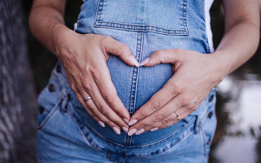 Mujer da a Luz a Bebé en un Parto Sorpresa Tras un Embarazo Inesperado