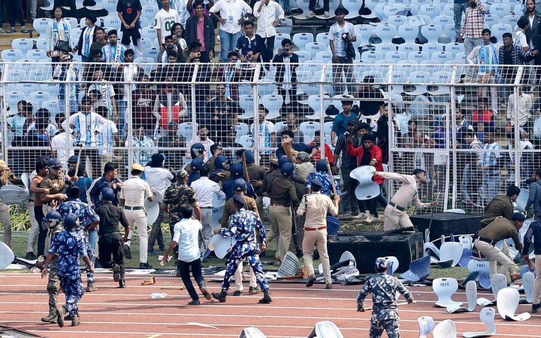 Fútbol en India: Aficionados descontentos recurren al vandalismo ante breve visita de Messi