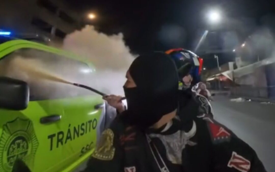 Motociclistas Atacan a Policía Usando Extintor en Colonia Morelos: Oficial Sufre Quemaduras en los Ojos