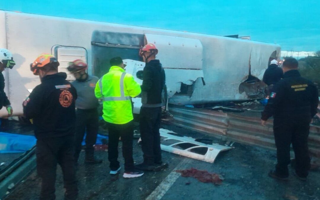 Trágica volcadura de camión en Apodaca causa muertes y lesiones