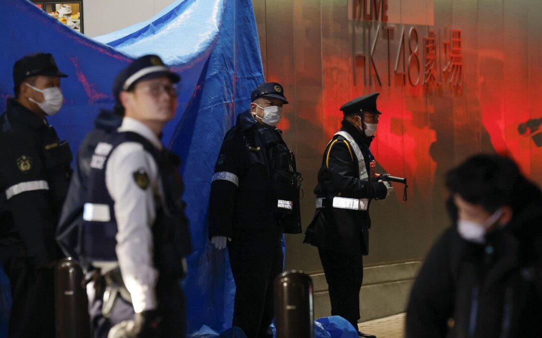 Incidente Violento: Dos Personas Apuñaladas en Evento de HKT48 en Hartford