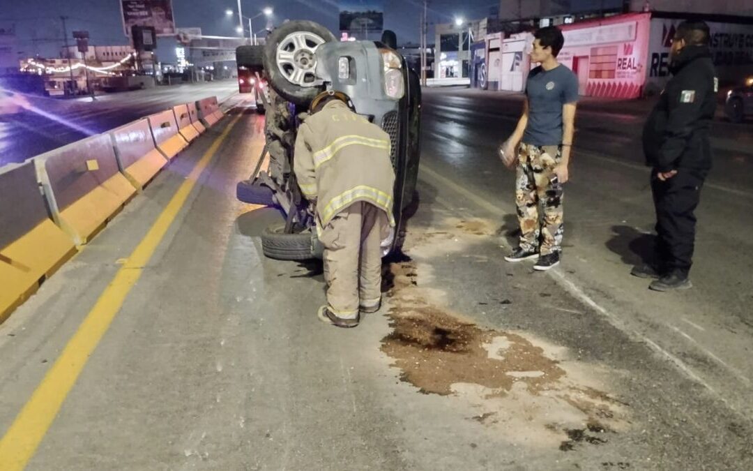 Accidente de Tráfico: Jovencita de 20 Años Protagoniza Volcadura en la Carretera Torreón-San Pedro