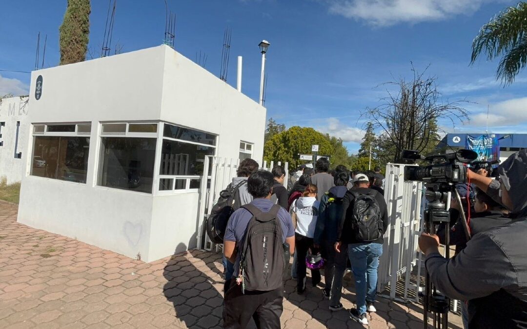 Alumnos del Instituto Tecnológico de León realizan entrega formal de instalaciones tras el paro estudiantil