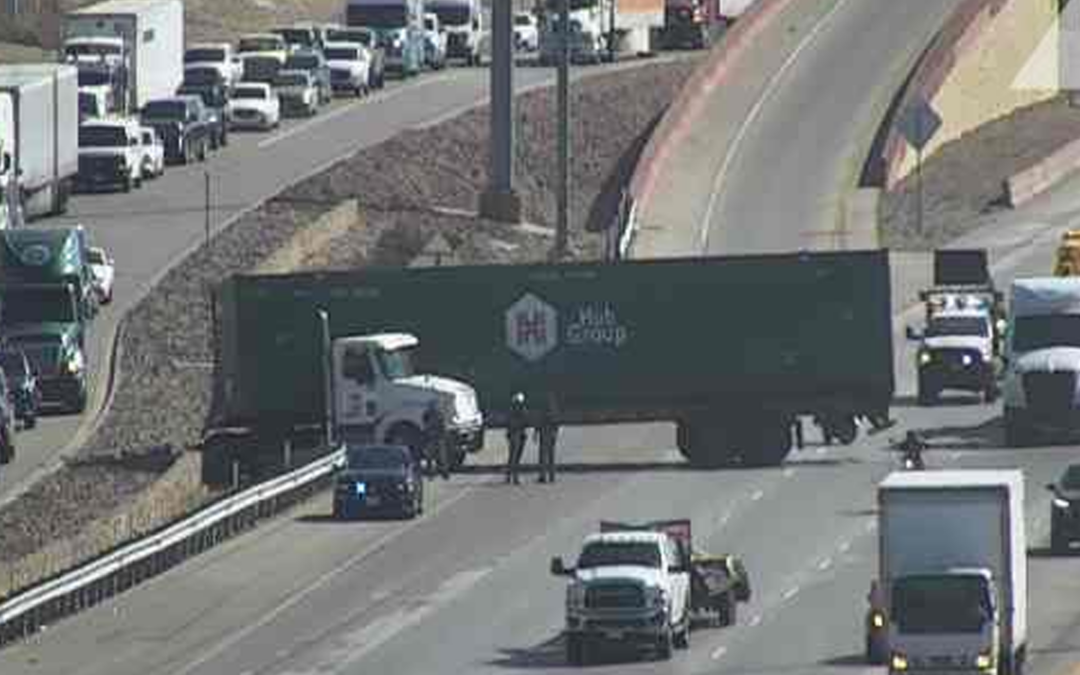 Accidente de Camión en la I-10 de El Paso: Congestión de Tráfico Cerca de George Dieter