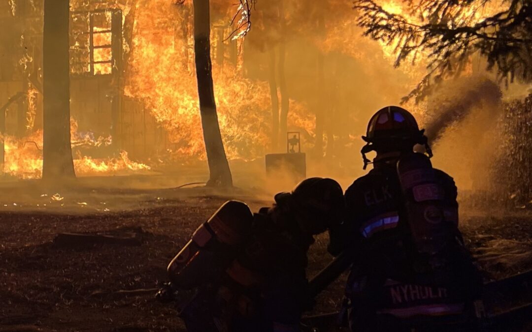 Incendio por generador causa pérdida total de vivienda en Colorado durante vientos extremos
