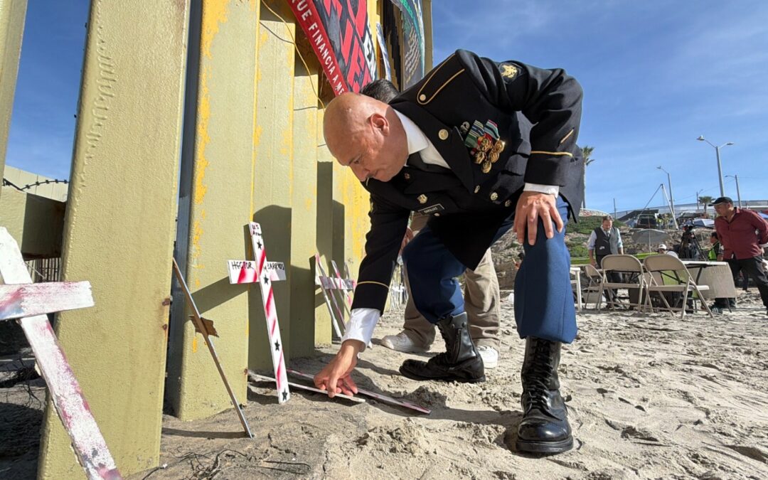 Día Internacional del Migrante: Cruces en el Muro Fronterizo Honran Vidas Pérdidas