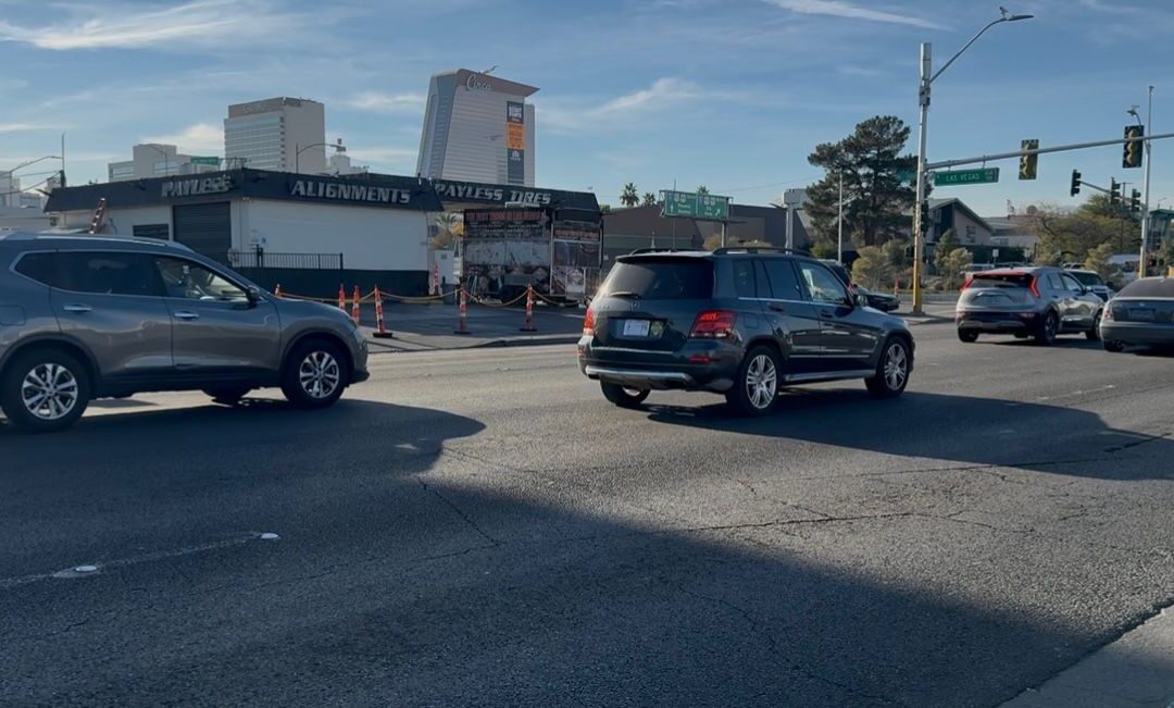 Accidente en Las Vegas: Dos hospitalizados tras choque contra un puesto de tacos