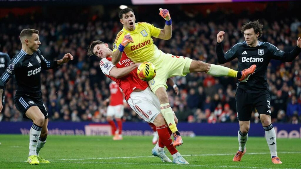 Dibu Martínez sufre un error gravísimo en la goleada del Arsenal contra Aston Villa