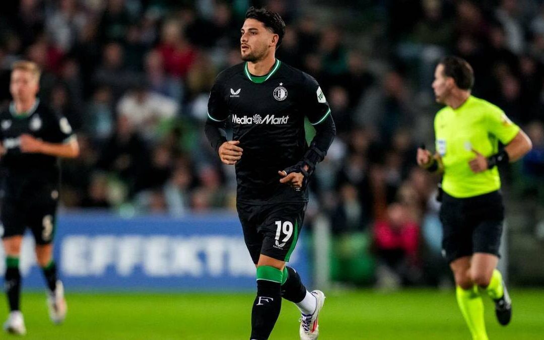 Necaxa Ficha a Julián Carranza, el Exdelantero del Feyenoord en un Impactante Movimiento