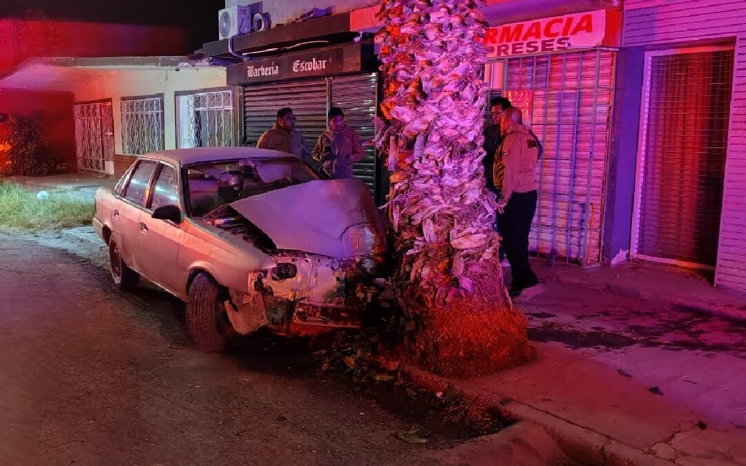 Accidente en Torreón: Menores de Edad Chocan un Automóvil y Sufren Fracturas