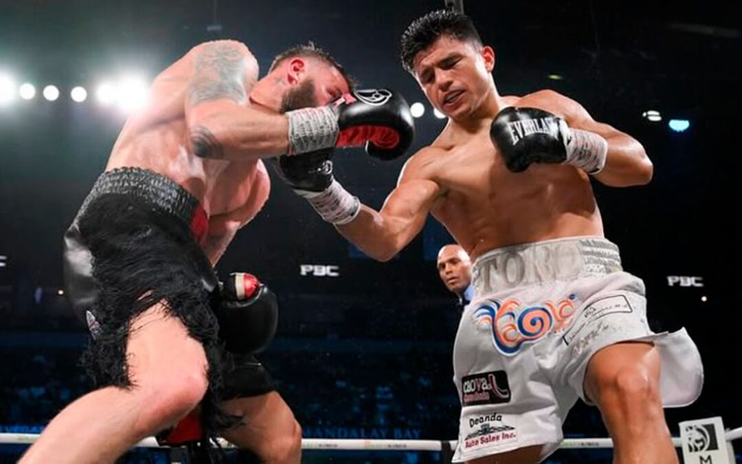 Cinturón de campeón: El Toro Reséndiz ahora se lo lleva tras vencer a Canelo Álvarez