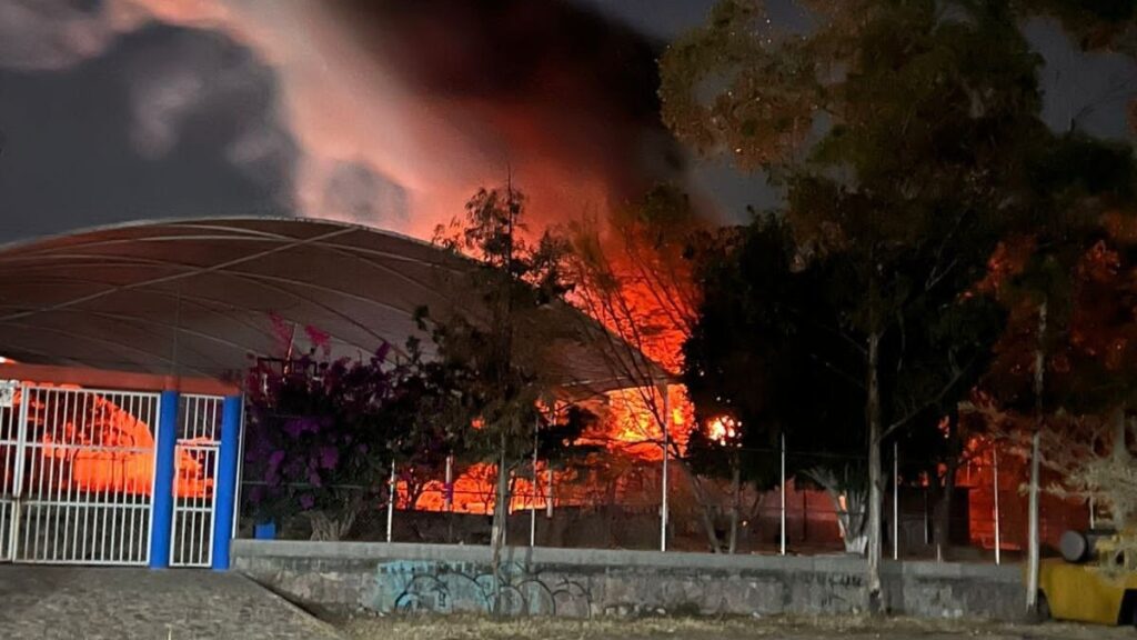 Incendio en SABES de Sauceda, Guanajuato, Resulta en Pérdida Total de un Aula