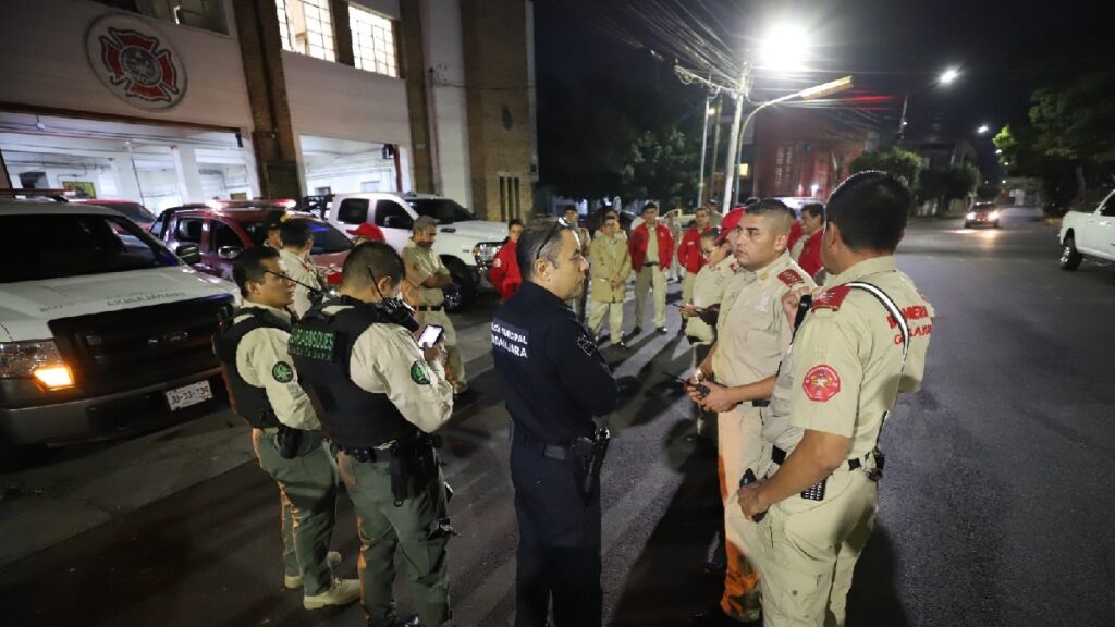 Bomberos de Guadalajara y Zapopan Apagan 45 Fogatas en el Año Nuevo