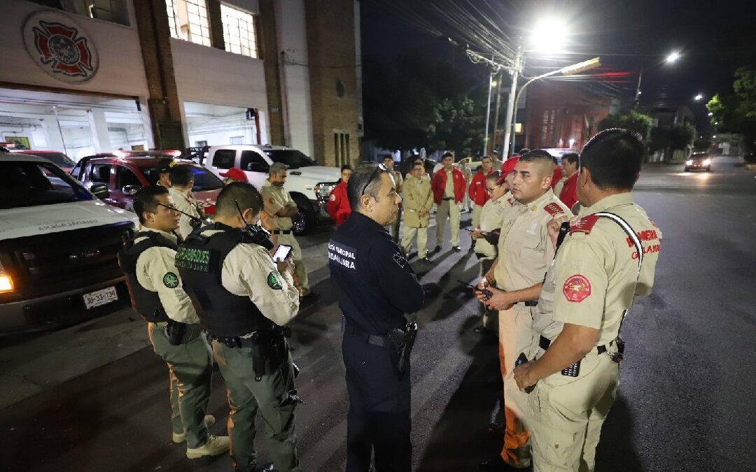 Bomberos de Guadalajara y Zapopan Apagan 45 Fogatas en el Año Nuevo