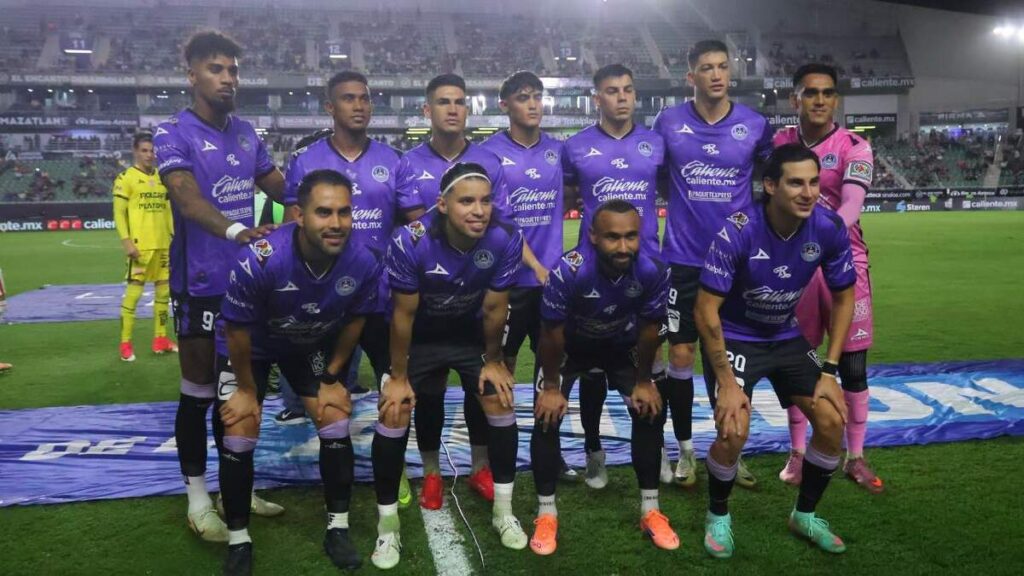 Mazatlán FC Envía Mensaje por Año Nuevo y Aficionados Reaccionan