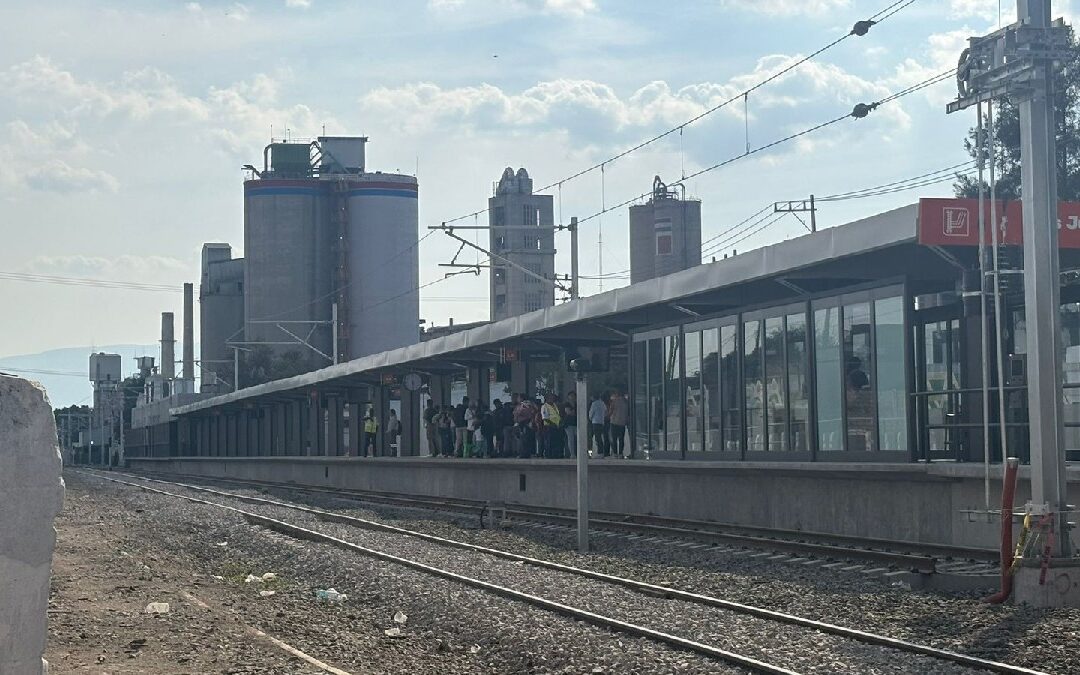 Línea 4 del Tren Ligero: Usuarios Descontentos por Aumento de Tarifa en Medio de Obras Inconclusas e Inseguridad
