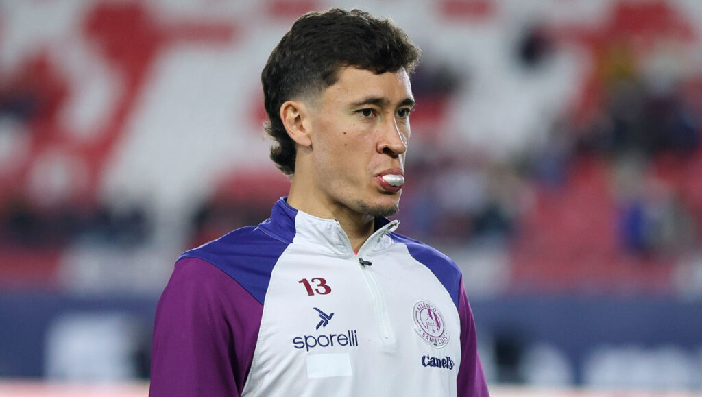 Aficionados del América Celebran Posible Llegada de Dourado con Creativos Memes