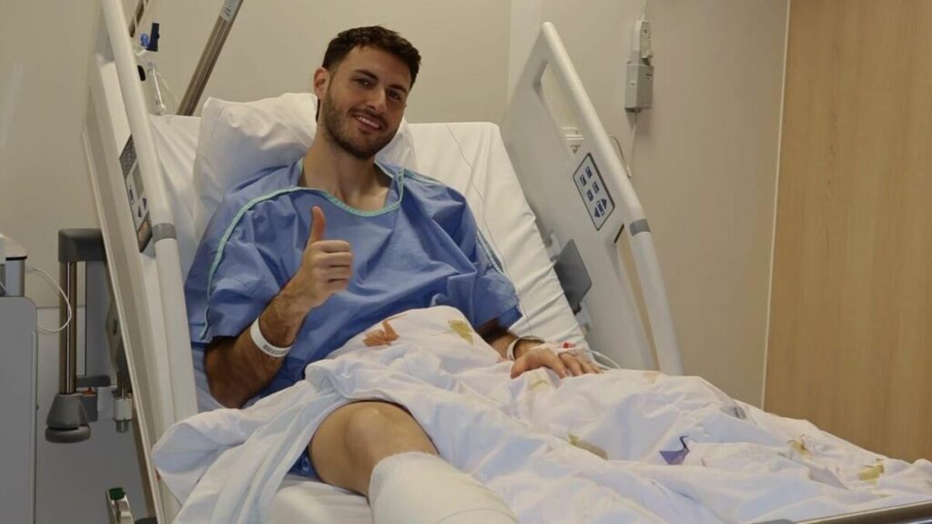 Entrenador del Milan confirma la baja de Santiago Gimenez para toda la temporada