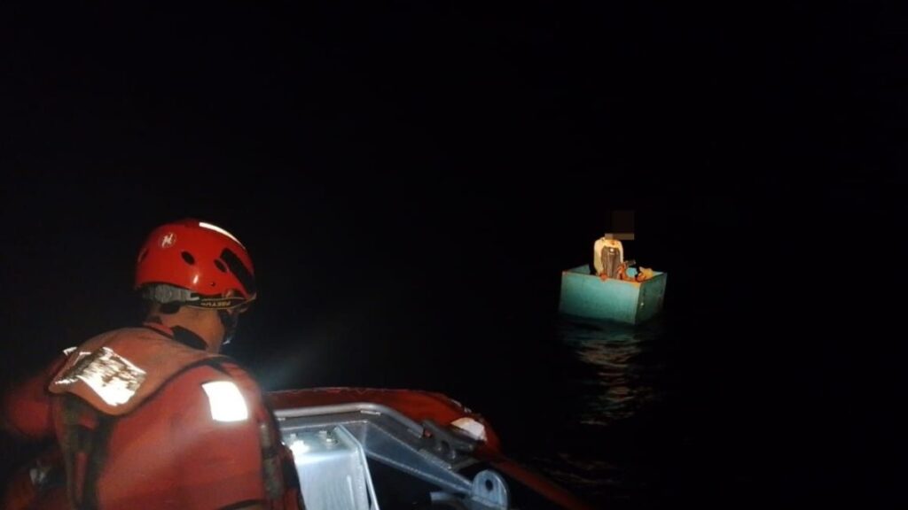 Rescate Impactante: Marina de Chiapas Salva a Tres Náufragos de Embarcación Pesquera