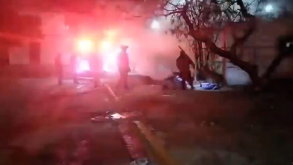 Incendio Devastador Consume Tienda de Abarrotes en Monterrey y Activa Cuerpos de Rescate