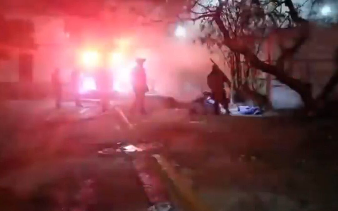 Incendio Devastador Consume Tienda de Abarrotes en Monterrey y Activa Cuerpos de Rescate