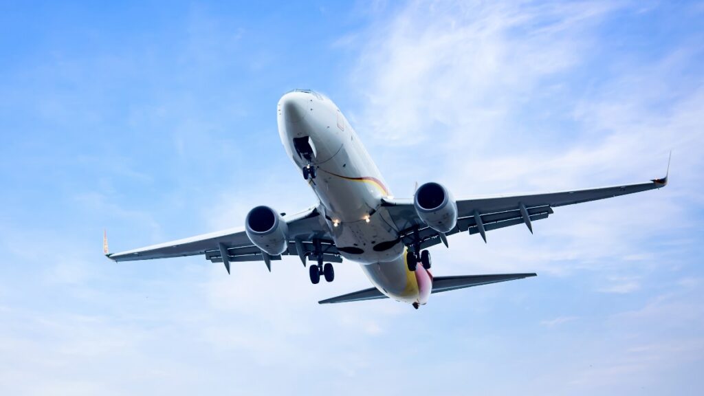 Vuelo Desviado de Madrid a Monterrey: Muerte de Pasajero Causa Desvío a Canadá