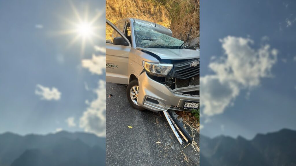 Accidente Vial en Colima: Tráiler Invasor de Carril Deja Dos Lesionados en el Puente de Beltrán