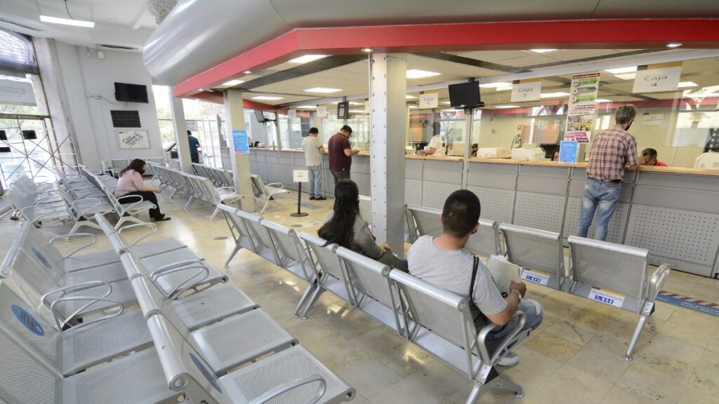 Fallas en el Servicio de Predial: Recaudadoras de Guadalajara Informan Caos en el Primer Día de Pago