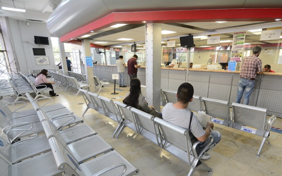 Fallas en el Servicio de Predial: Recaudadoras de Guadalajara Informan Caos en el Primer Día de Pago