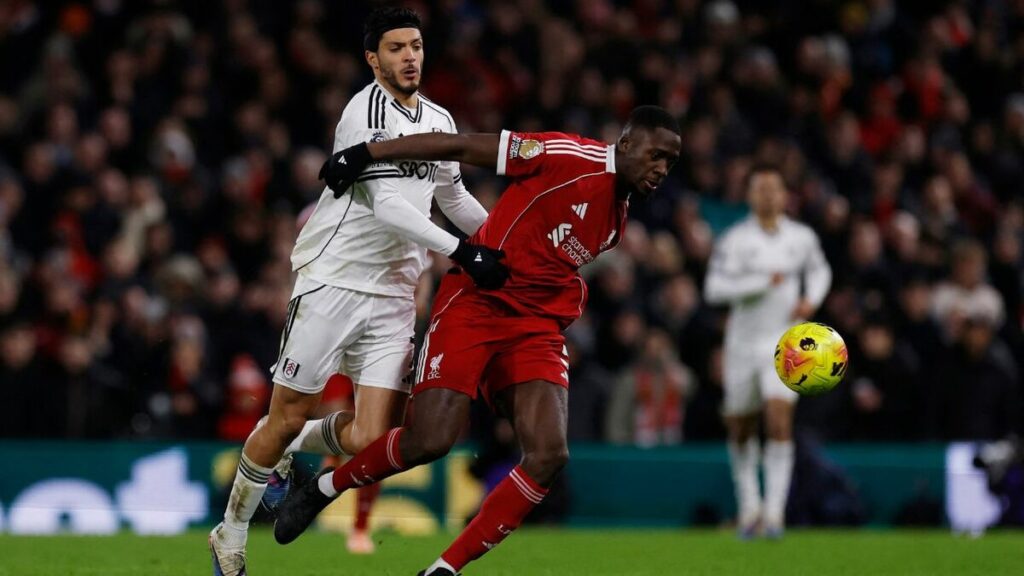 Empate Dramático: Fulham y Liverpool Brillan en el Campo con Asistencia de Raúl Jiménez