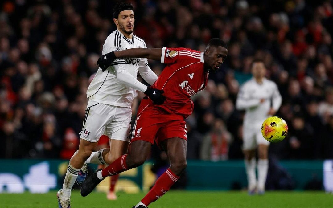 Empate Dramático: Fulham y Liverpool Brillan en el Campo con Asistencia de Raúl Jiménez